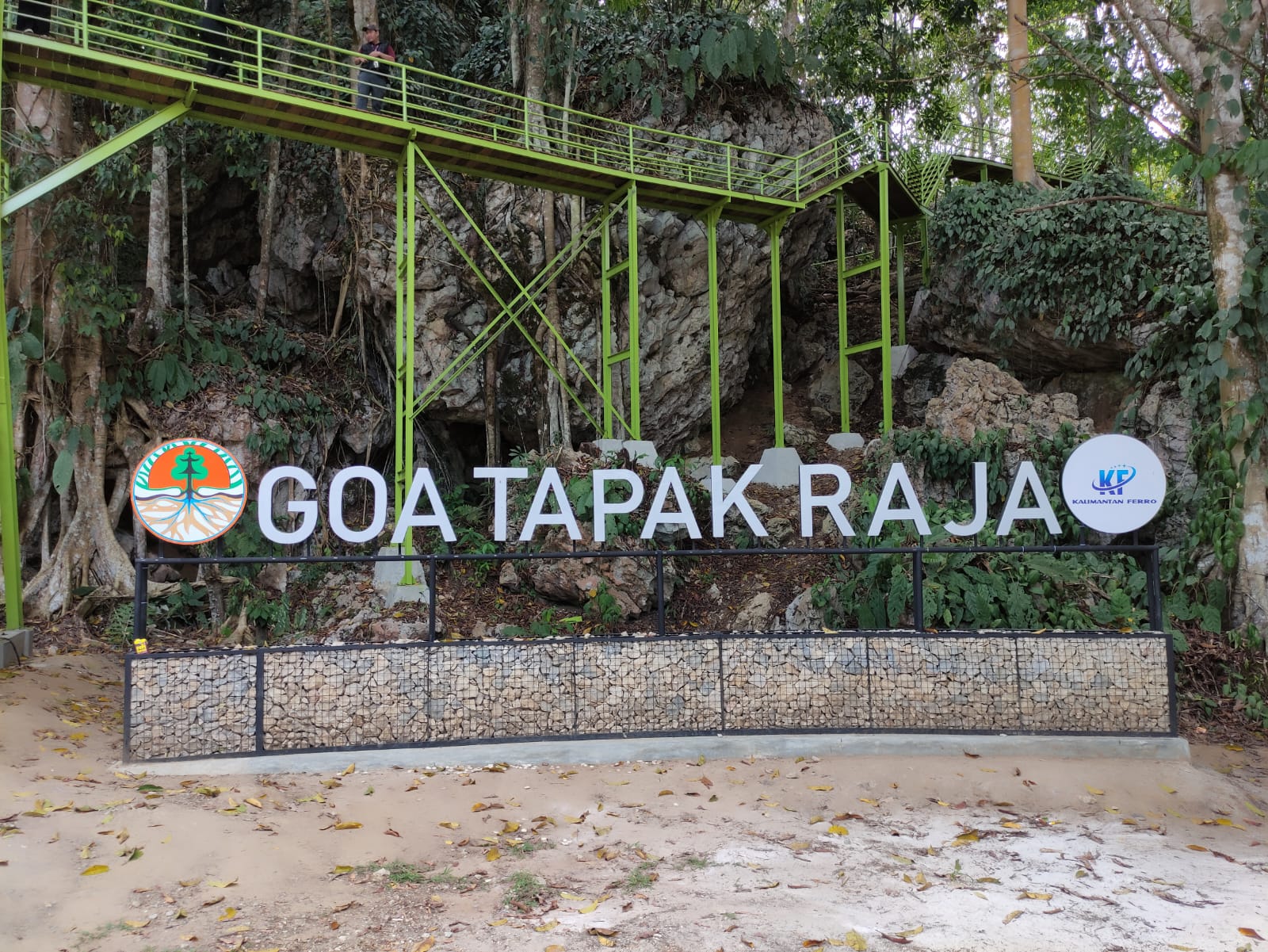 Mengikuti Langkah Sang Raja di Goa Tapak Raja